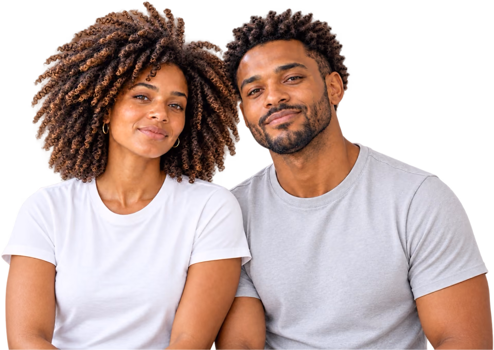 Portraits d’une femme et d’un homme aux cheveux afro et crépus